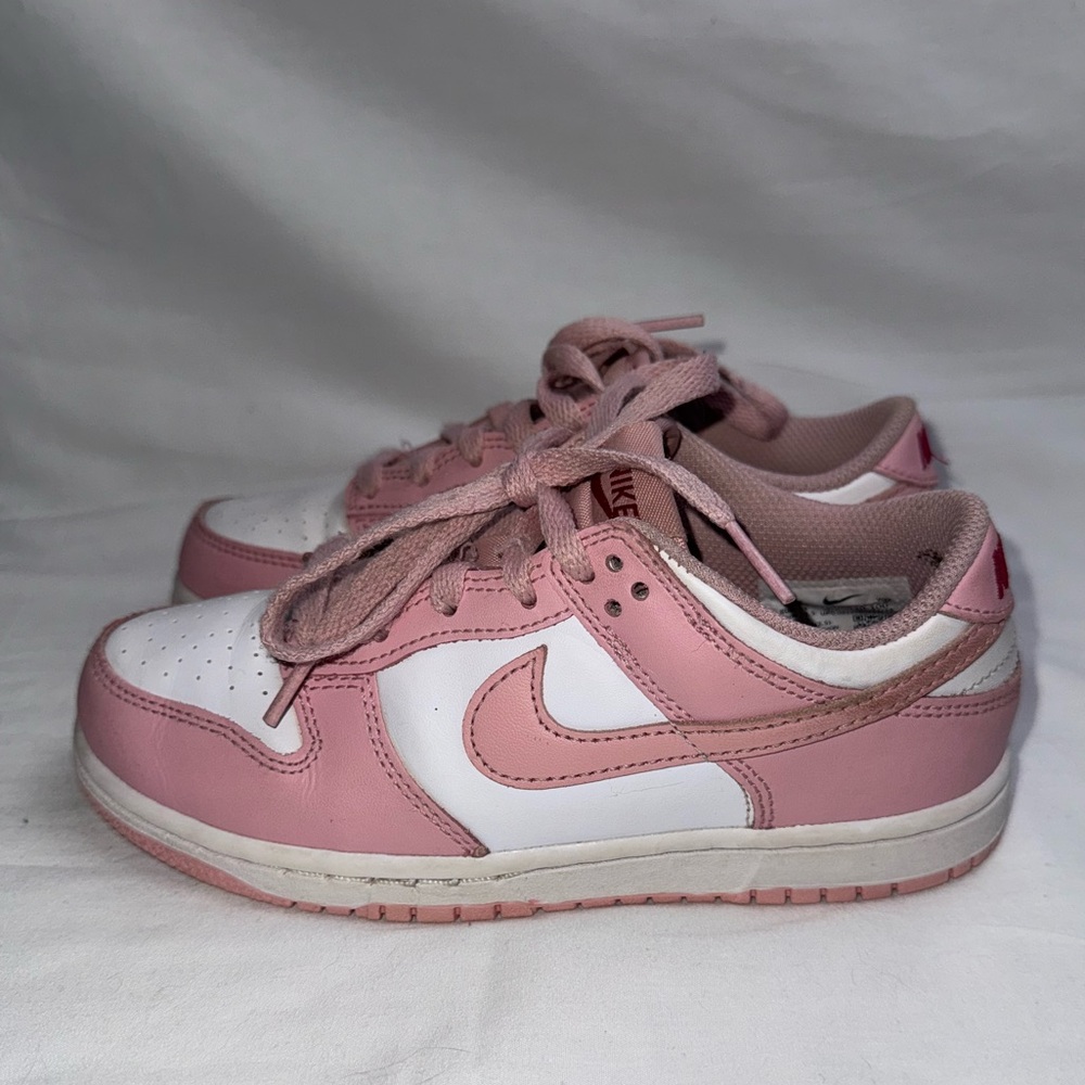 Nike Kids youth dunk low Pink and White Sneakers shoes‎ size 1.5Y